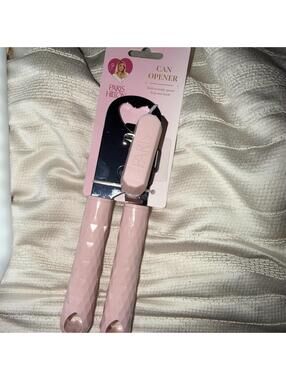 PARIS HILTON CAN OPENER WITH BOTTLE OPENER pale PINK PARIS HILTON BOTTLE OPENER